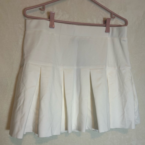 Pleated White Mini Skirt - Picture 2 of 5